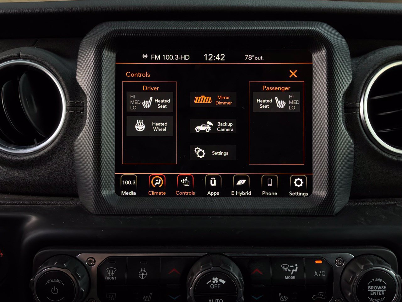 Used 2021 Jeep Wrangler Unlimited Sahara w/ Cold Weather Group AWD/4WD image 39