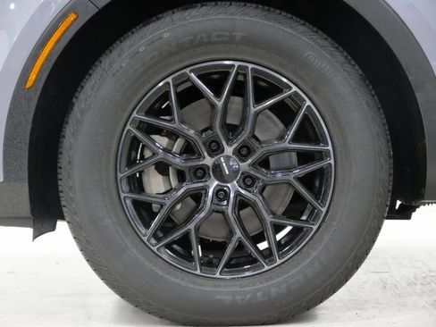 Used 2023 Kia Sorento LX image 9