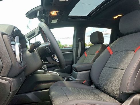 Used 2025 Chevrolet Colorado Z71 w/ Technology Package image 12