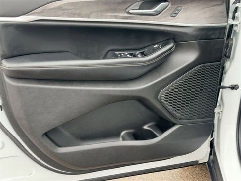 Used 2023 Jeep Grand Cherokee L Limited image 14