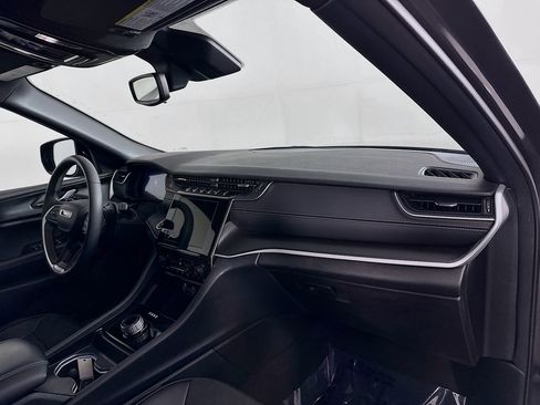 Certified 2024 Jeep Grand Cherokee L Laredo image 41