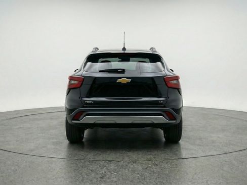 Used 2025 Chevrolet Trax LT w/ LT Convenience Package image 7