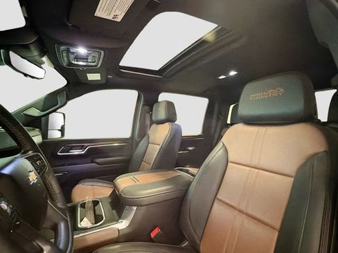 Used 2024 Chevrolet Silverado 3500 High Country w/ Technology Package image 18