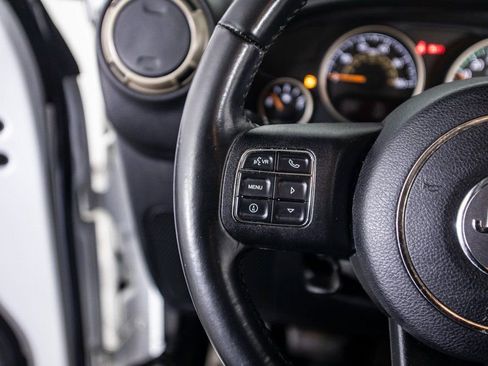 Used 2017 Jeep Wrangler Unlimited Sahara image 33