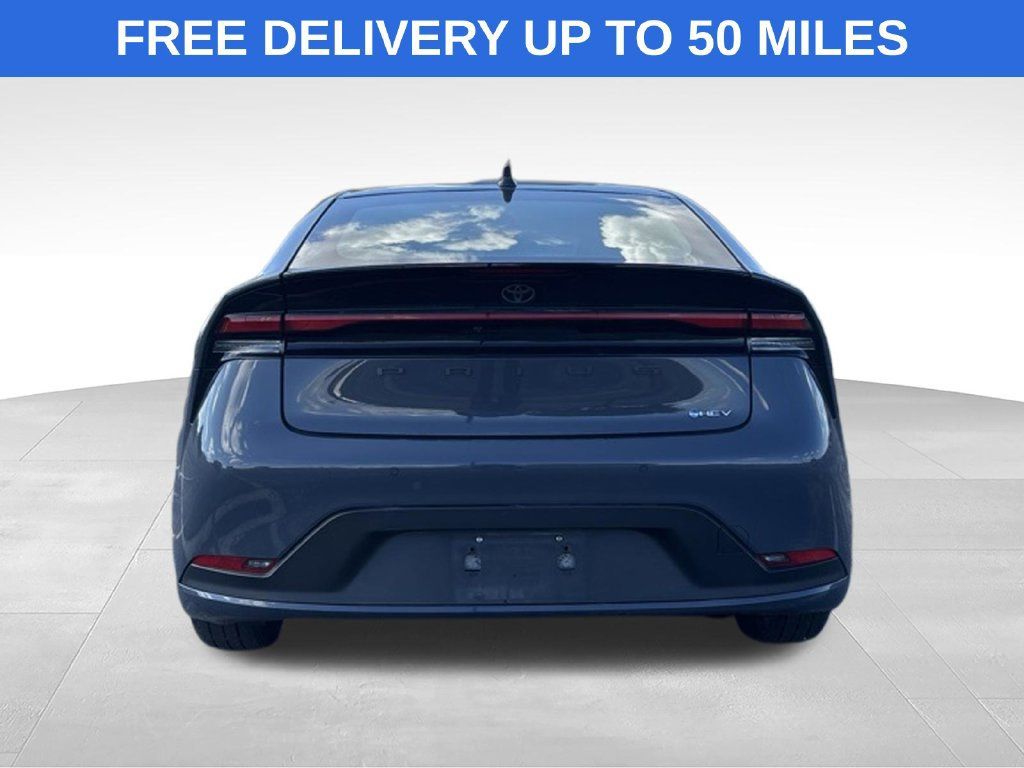 Used 2025 Toyota Prius LE FWD image 6