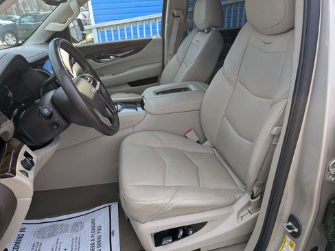 Used 2016 Cadillac Escalade ESV Luxury image 31