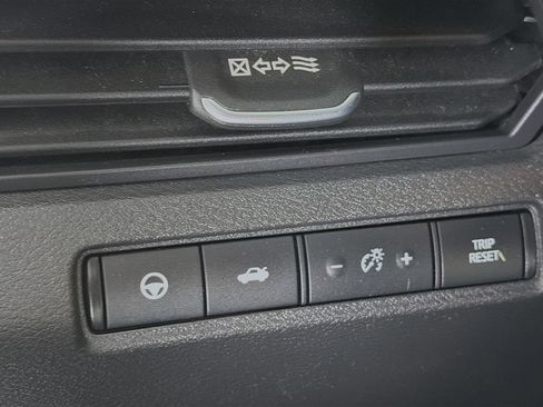 Used 2024 Nissan Altima 2.0 SR FWD image 13