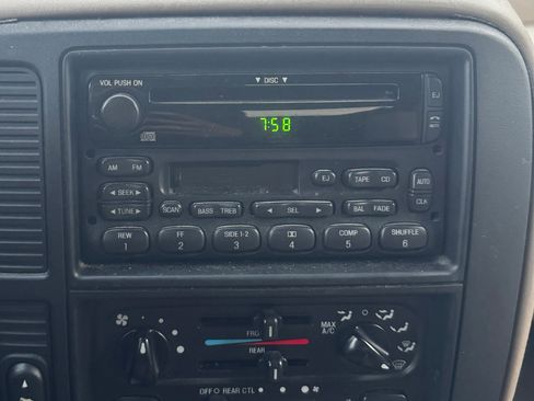 Used 2002 Ford Windstar SE Sport FWD image 15