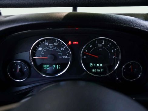 Used 2014 Jeep Wrangler Unlimited Sahara w/ Connectivity Group AWD/4WD image 37
