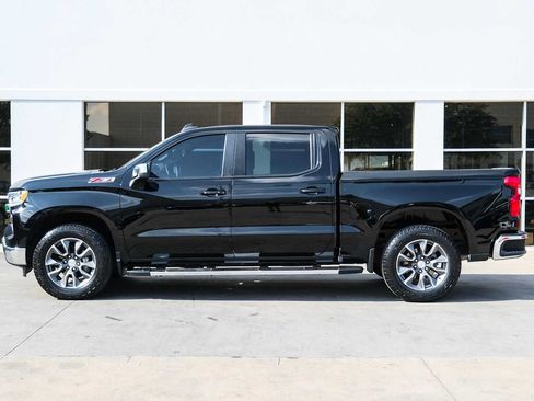 Used 2023 Chevrolet Silverado 1500 LT w/ Z71 Off-Road Package AWD/4WD image 19