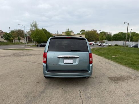 Used 2008 Chrysler Town & Country Touring FWD image 6