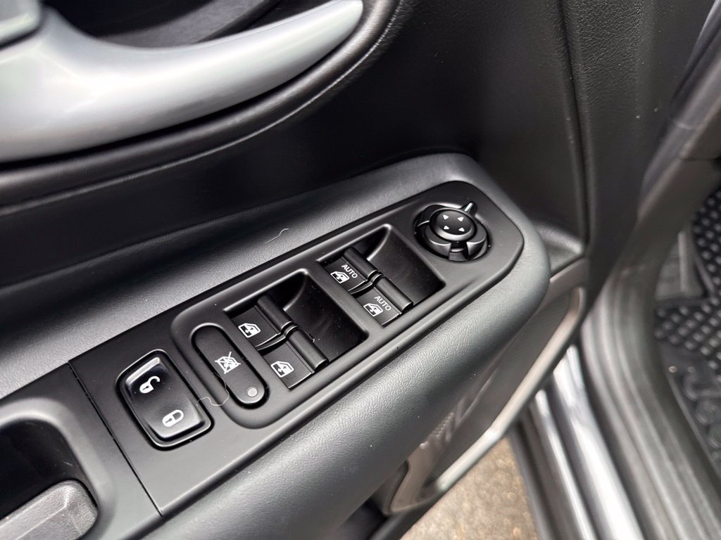 Certified 2023 Jeep Renegade Latitude AWD/4WD image 19