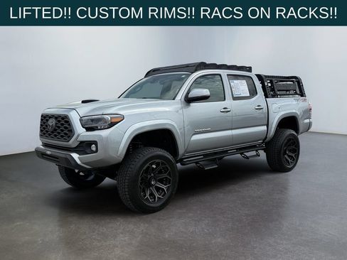 Used 2022 Toyota Tacoma TRD Sport w/ TRD Premium Sport Package AWD/4WD image 7