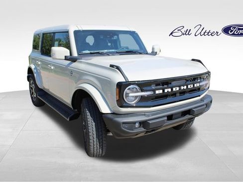 New 2025 Ford Bronco Outer Banks image 2