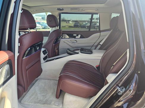 Used 2024 Mercedes-Benz Maybach GLS 600 Maybach GLS 600 image 18