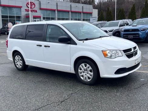 Used 2019 Dodge Grand Caravan SE w/ UConnect Hands-Free Group image 3