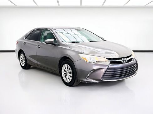 Used 2016 Toyota Camry LE FWD image 3