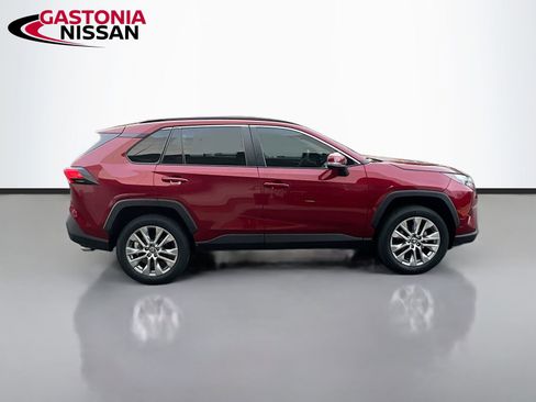 Used 2023 Toyota RAV4 XLE Premium image 10