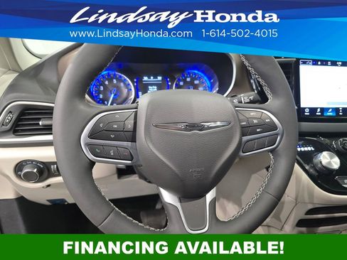 Used 2022 Chrysler Voyager LX FWD image 16
