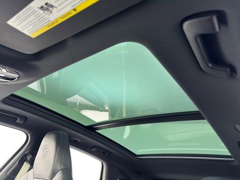 Used 2023 Porsche Cayenne S Platinum image 12