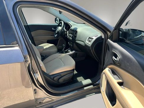 Used 2018 Jeep Compass Sport FWD image 4