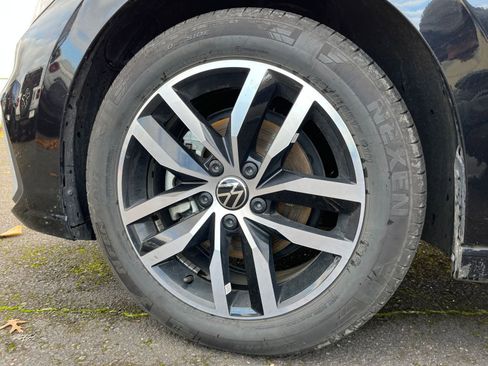 Used 2025 Volkswagen Jetta SE image 30