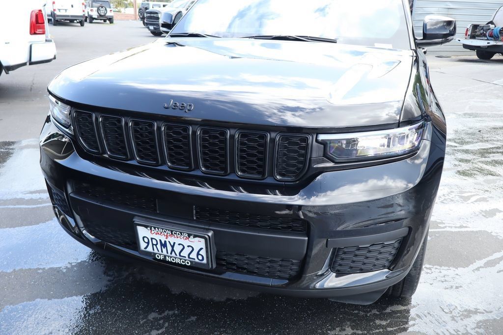 Used 2024 Jeep Grand Cherokee L Altitude RWD image 9