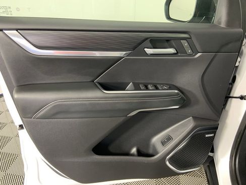 Used 2025 GMC Acadia Elevation image 21