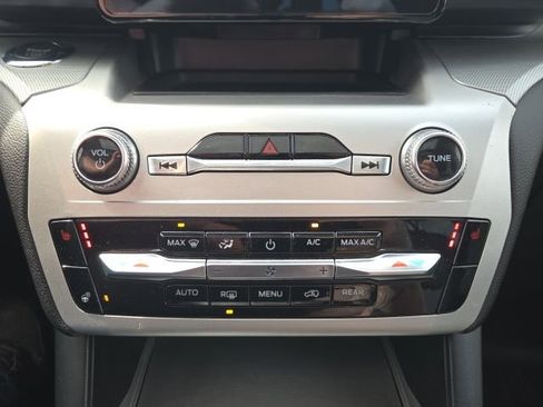 Certified 2022 Ford Explorer XLT w/ Equipment Group 202A image 36