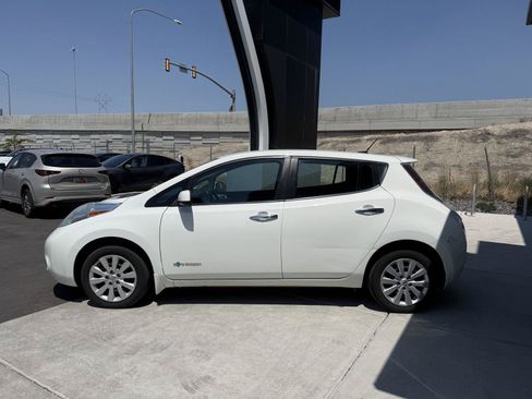Used 2015 Nissan Leaf S w/ Charge Package FWD image 5
