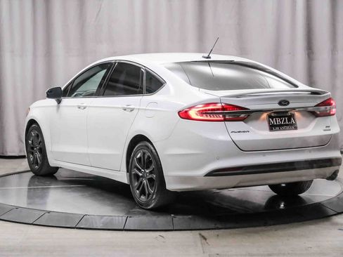 Used 2018 Ford Fusion SE w/ Equipment Group 201A image 2