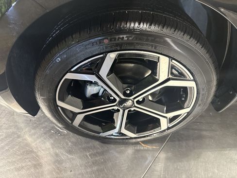 Certified 2025 Kia Niro SX Touring image 2