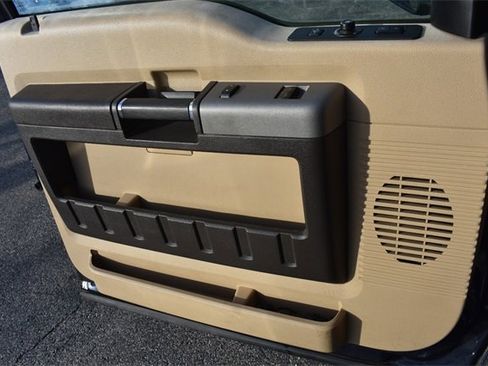 Used 2015 Ford F350 Lariat w/ Chrome Package image 34