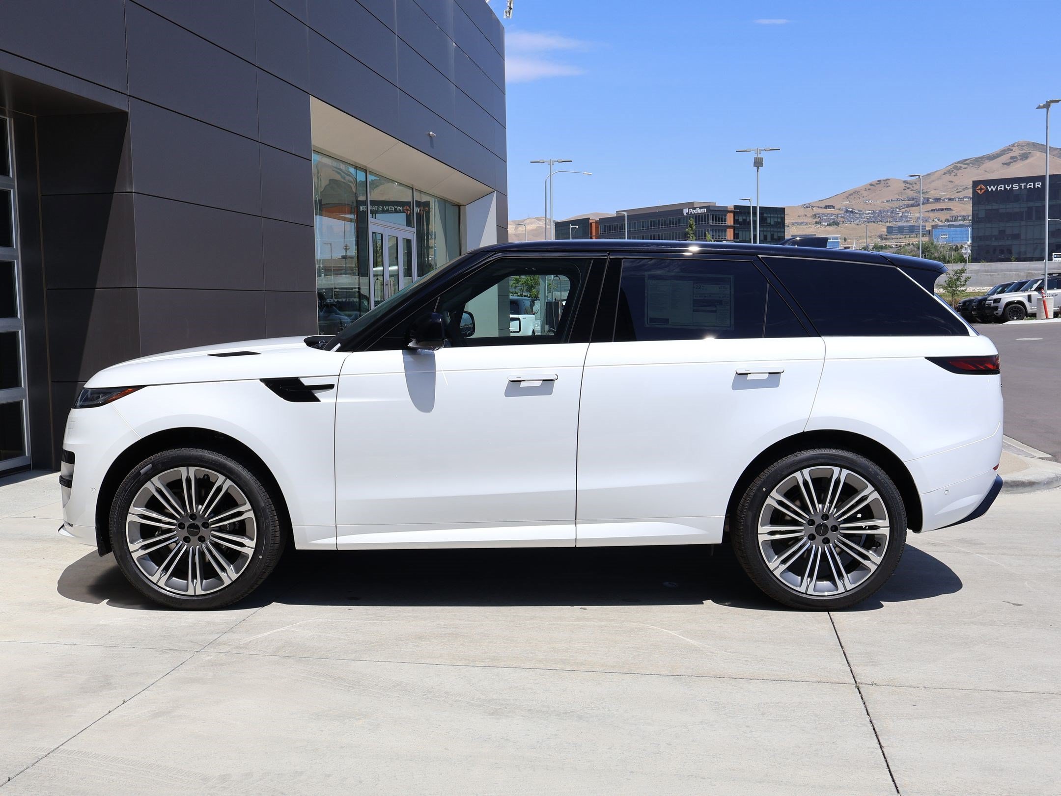New 2026 Land Rover Range Rover Sport Dynamic SE AWD/4WD image 9