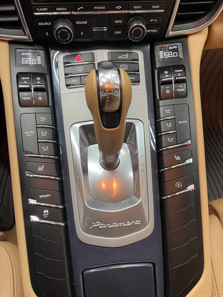 Used 2014 Porsche Panamera image 35