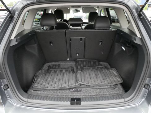 Used 2025 Volkswagen Taos SE w/ Panoramic Sunroof Package AWD/4WD image 18