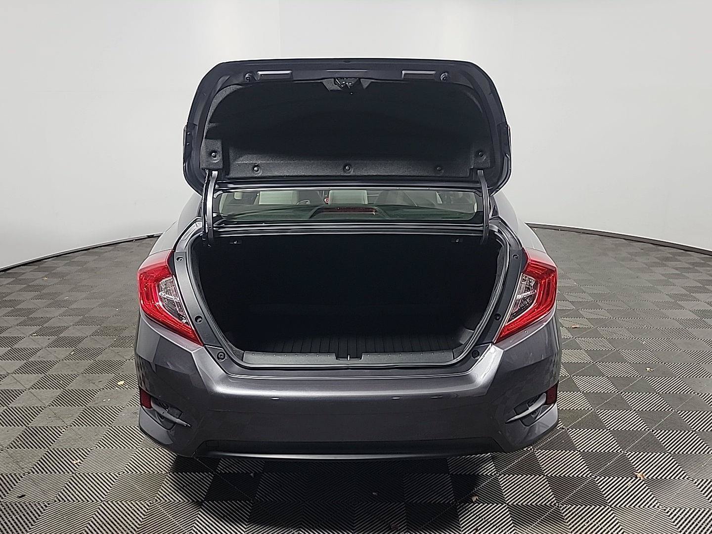 Certified 2018 Honda Civic EX-T image 6