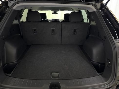Used 2025 Chevrolet Blazer LT FWD image 10