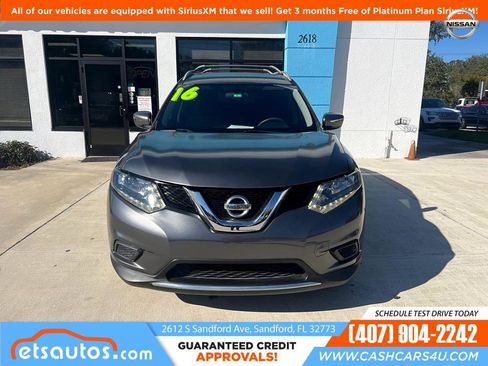 Used 2016 Nissan Rogue SV image 2