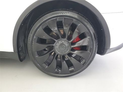 Used 2022 Tesla Model Y Performance image 11