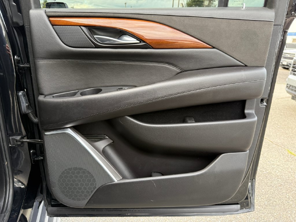 Used 2019 Cadillac Escalade ESV Luxury AWD/4WD image 42