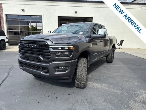 Used 2025 RAM 2500 Laramie AWD/4WD image 3