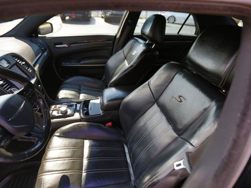 Used 2019 Chrysler 300 S AWD/4WD image 5