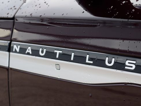 Used 2025 Lincoln Nautilus Premier w/ Equipment Group 102A AWD/4WD image 19