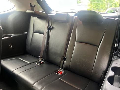 Used 2021 Toyota Highlander XLE AWD/4WD image 18