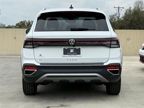 New 2026 Volkswagen Taos SE image 9
