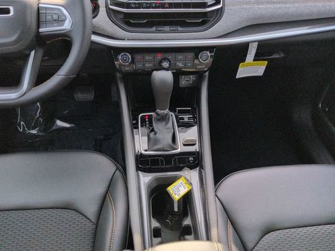 New 2026 Jeep Compass Latitude AWD/4WD image 17