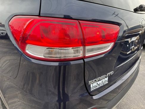 Used 2017 Kia Sorento EX image 32