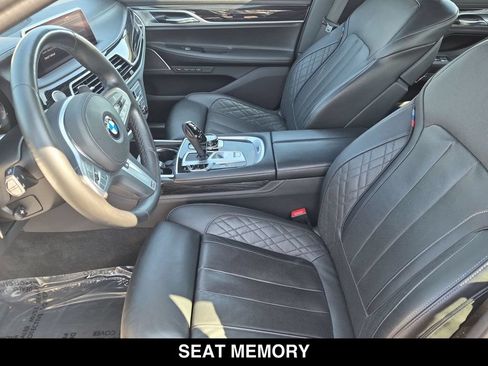 Used 2020 BMW 750i xDrive w/ Executive Package AWD/4WD image 18