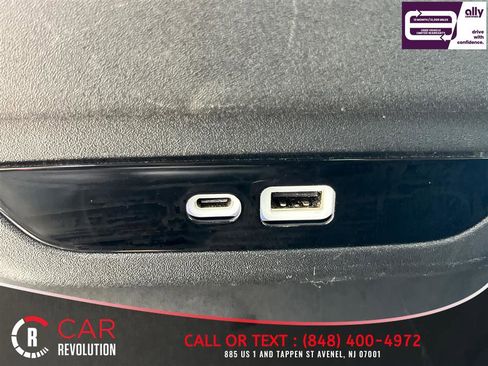 Used 2024 Chrysler Pacifica Touring-L FWD image 37